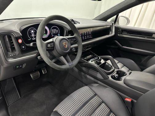 2024 Porsche Cayenne E-Hybrid S