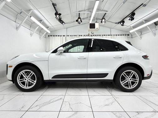 2025 Porsche Macan AWD
