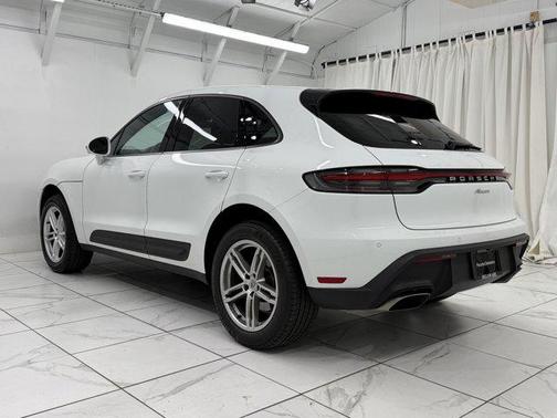 2025 Porsche Macan AWD