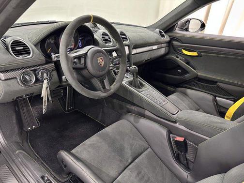 2024 Porsche 718 Cayman GT4 RS