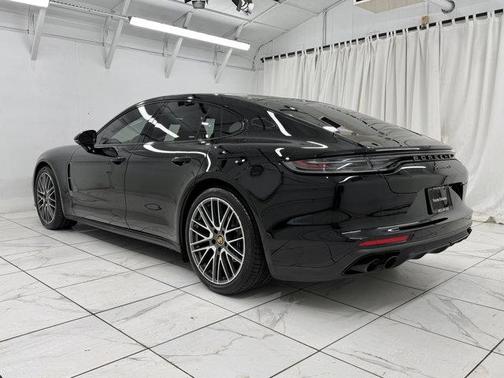 2022 Porsche Panamera 4 Platinum Edition