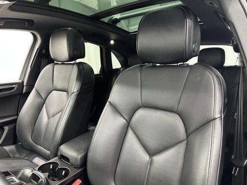 2023 Porsche Macan Base
