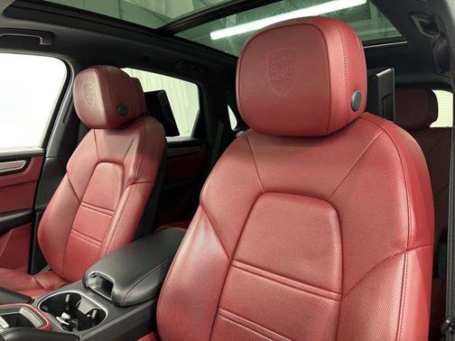 2022 Porsche Cayenne Platinum Edition