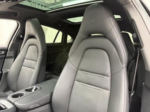 Jet Black 2023 Porsche Panamera 4 Platinum Edition