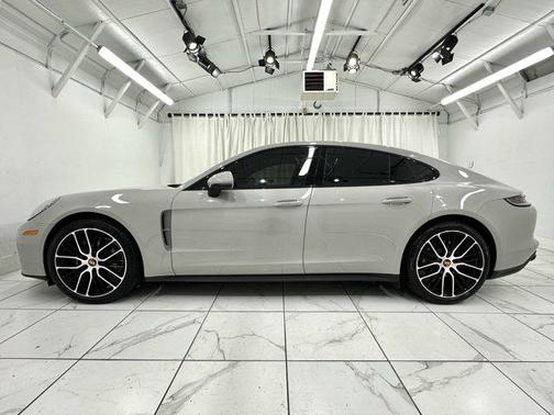 2023 Porsche Panamera Platinum Edition