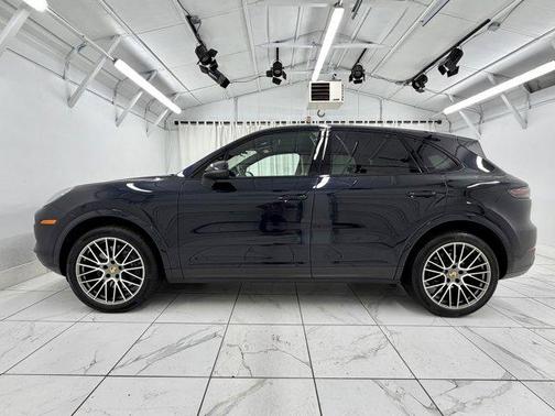 2023 Porsche Cayenne Platinum Edition