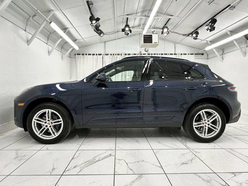 2022 Porsche Macan Base