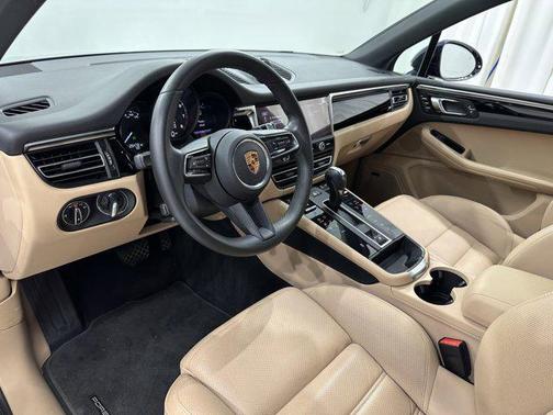 2022 Porsche Macan Base