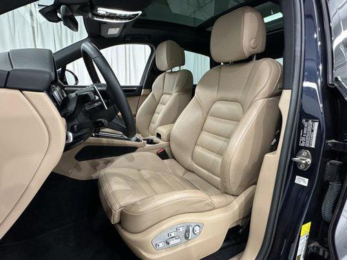 2022 Porsche Macan Base