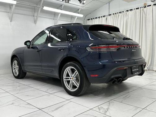 2022 Porsche Macan Base