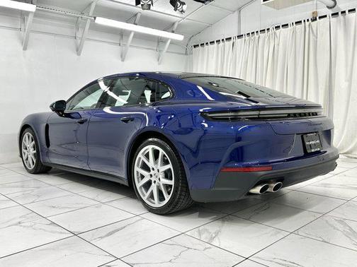 2025 Porsche Panamera 4