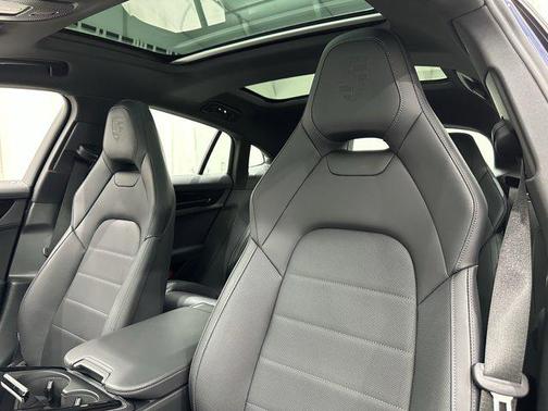 2025 Porsche Panamera 4