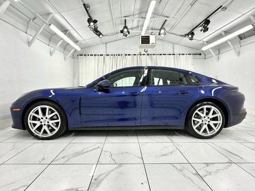 2025 Porsche Panamera 4
