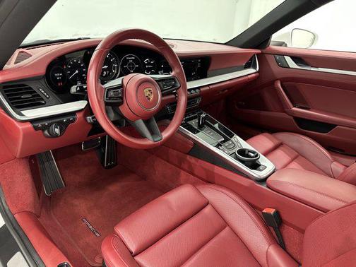 2022 Porsche 911 Carrera