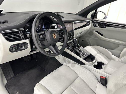 2023 Porsche Macan Base