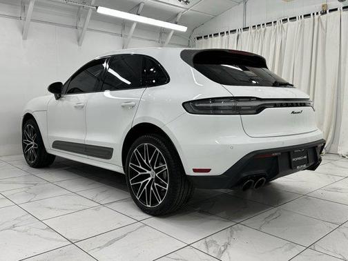 2023 Porsche Macan Base