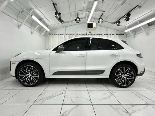 2023 Porsche Macan Base