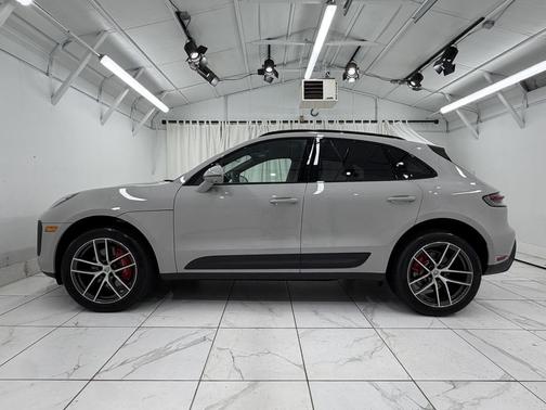 Chalk 2026 Porsche Macan Macan