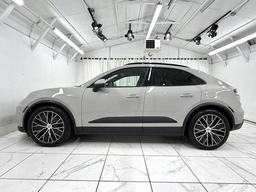 2026 Porsche Macan 4