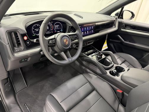 Chromite Black Metallic 2026 Porsche Cayenne Cayenne
