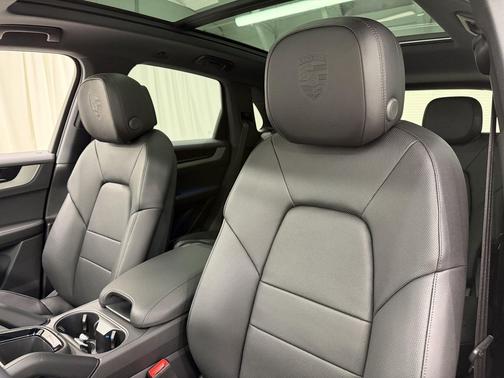 Chromite Black Metallic 2026 Porsche Cayenne Cayenne