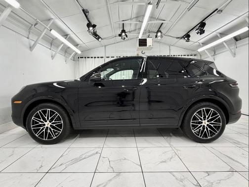 Chromite Black Metallic 2026 Porsche Cayenne Cayenne