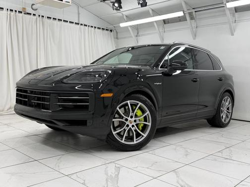 Chromite Black Metallic 2026 Porsche Cayenne Cayenne S E-Hybrid