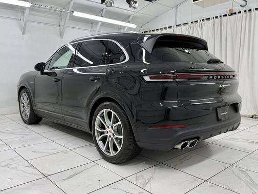 Chromite Black Metallic 2026 Porsche Cayenne Cayenne S E-Hybrid