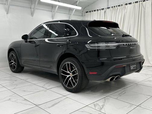 2022 Porsche Macan Base