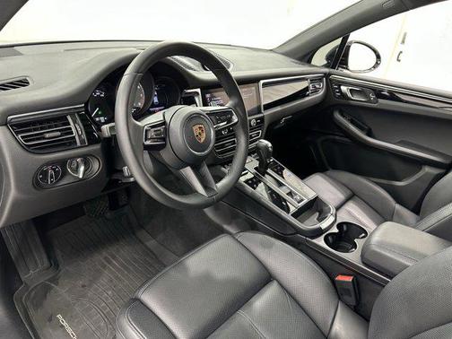 2022 Porsche Macan Base