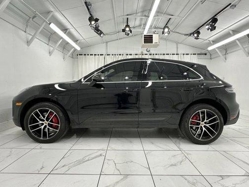 2022 Porsche Macan Base