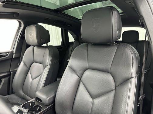 2022 Porsche Macan Base