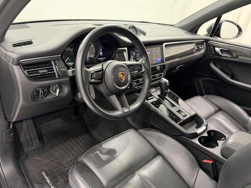 Volcano Grey Metallic 2022 Porsche Macan Macan