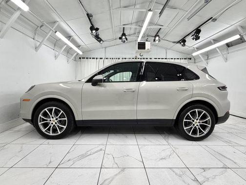 Cashmere / Beige 2024 Porsche Cayenne Cayenne
