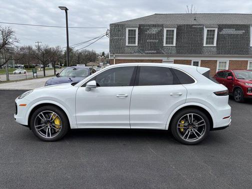 2023 Porsche Cayenne Turbo
