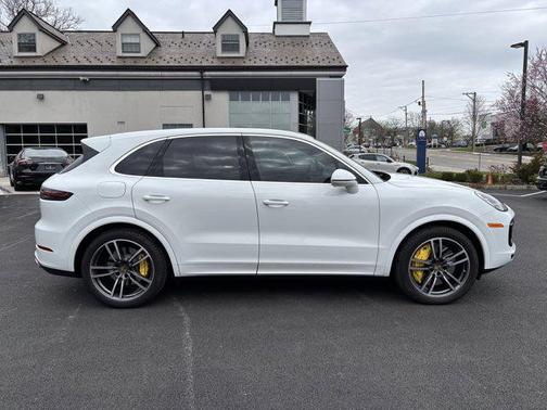 2023 Porsche Cayenne Turbo