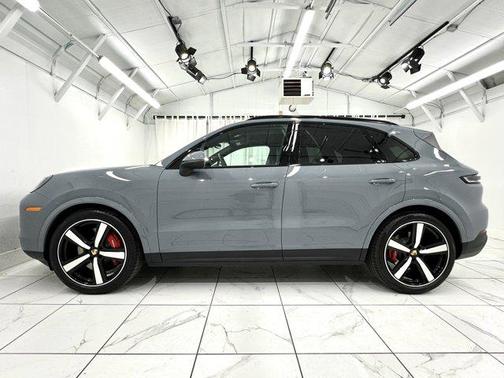 2024 Porsche Cayenne S