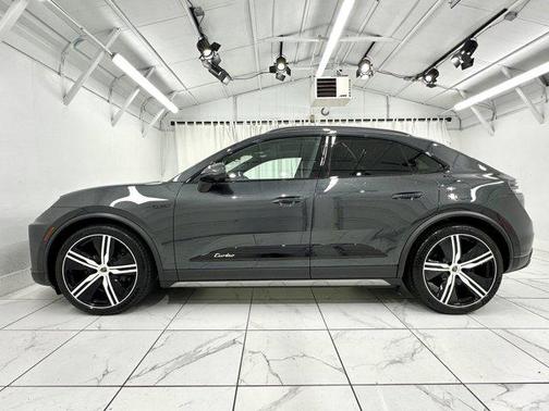 2025 Porsche Macan Turbo