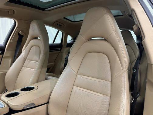 2023 Porsche Panamera 4 Platinum Edition