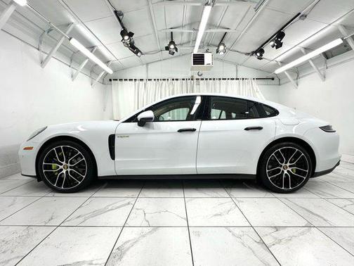 2023 Porsche Panamera 4 Platinum Edition