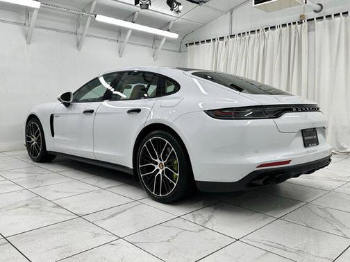 2023 Porsche Panamera 4 Platinum Edition