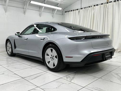 2022 Porsche Taycan RWD