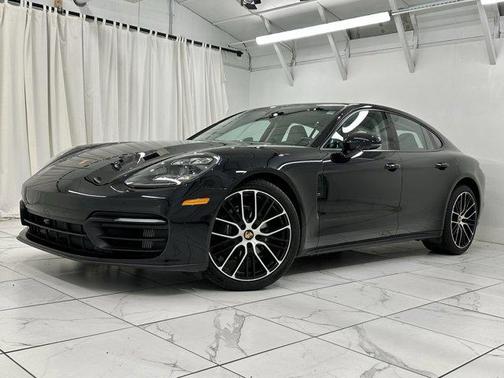 2022 Porsche Panamera RWD