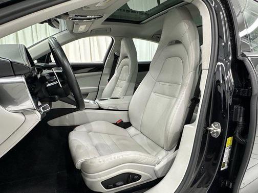 2022 Porsche Panamera RWD