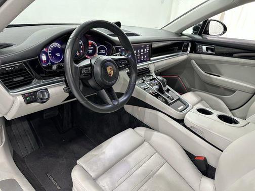 2022 Porsche Panamera RWD