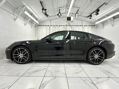 2022 Porsche Panamera RWD