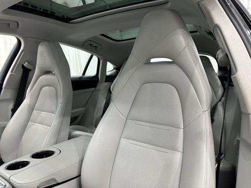 2022 Porsche Panamera RWD