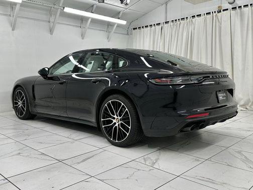 2022 Porsche Panamera RWD