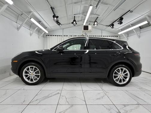 Black 2023 Porsche Cayenne Cayenne