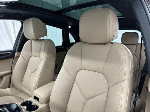 2025 Porsche Macan AWD